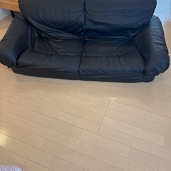 黒のソファ(2人掛け)の画像