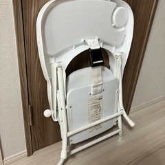 テーブル付きベビーチェアの画像