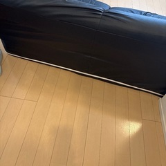 黒のソファ(2人掛け)の画像