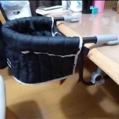 ベビーチェア 机にくっ付くタイプ 持ち運び便利の画像