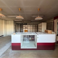 クリーニング店のカウンターの画像