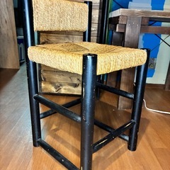 店舗用 木製 編み込みチェア Marukatsu 椅子２つセット　低め カフェ 古家具の画像