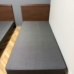 【シモンズ】シングルベッドフレーム 2台セット（状態良好）の画像