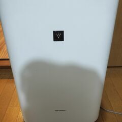 シャープ 加湿空気清浄機 プラズマクラスター 13畳 / 空気清浄 23畳 ホワイト KC-G50-Wの画像