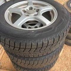 スタッドレスタイヤの画像