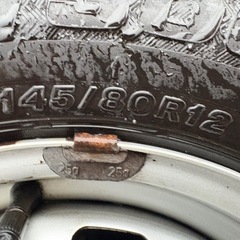 バリ山　スタッドレス　2本のみ　145/80R12 LT　ブリヂストン　2022年製　軽トラ、軽バンホイール付き　の画像