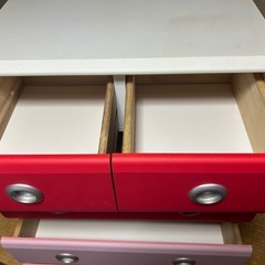 (引き取り限定)可愛いピンクとレッドの木製チェストの画像