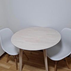 ダイニングテーブルの画像