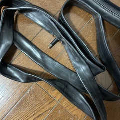 ボントレガーH235Cタイヤと予備チューブ3本の画像