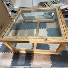 ガラステーブルの画像