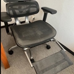 エルゴヒューマン プロ オットマン内蔵モデル（ブラック）高級デスクチェアの画像