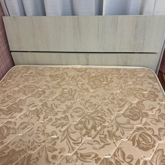 シングルベッド木製マット付きの画像