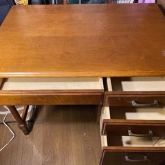 あげます　勉強机　広め　木製の画像