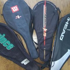 テニスラケットとケースの画像