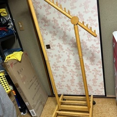 (引き取り限定)木製上着、カバー、帽子掛けの画像