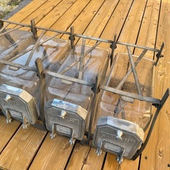 アンティークの蓋つきガラス瓶の画像