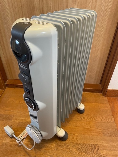 ［送料無料］デロンギ HJ0812 オイルヒーター 送料無料］デロンギ HJ0812-BK オイルヒーター Amazon | De'Longhi