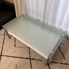 ガラステーブルの画像