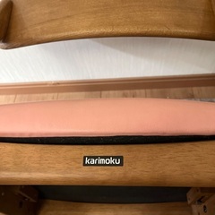 カリモク学習椅子　座席ピーチピンクカラーの画像