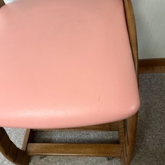 カリモク学習椅子　座席ピーチピンクカラーの画像