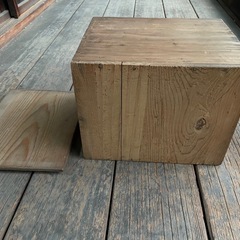 古い木の収納の画像