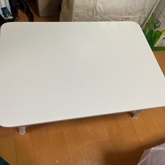 折りたたみテーブルの画像