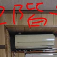 古いエアコン室外機4台の画像