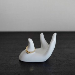 陶器 手の形 ジュエリーホルダーの画像