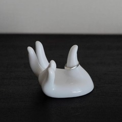 陶器 手の形 ジュエリーホルダーの画像