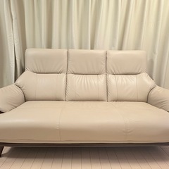 【ニトリ】３人掛けソファ&オットマンの画像