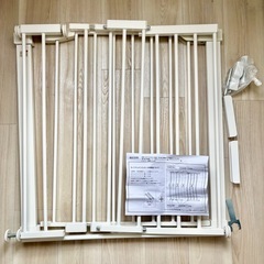 【〜152㎝対応】両開き　ベビーゲート　ワイドタイプ　ホワイト　突っ張り式の画像