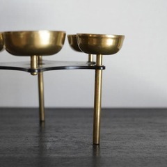 金と黒の5灯キャンドルホルダーの画像