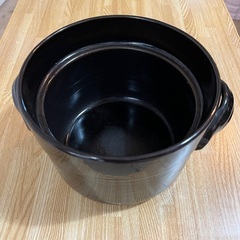 ISHIGAKI製の黒い土鍋の画像