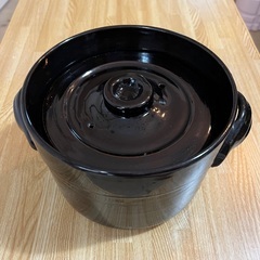 ISHIGAKI製の黒い土鍋の画像