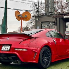 ローンは毎月12,700円～　日産　フェアレディZ　バージョンＴ　カーボンボンネット　６速ＭＴ　ＷＯＲＫ１９インチアルミホイール　ＨＰＩラジエーター　ＨＰＩエアクリーナー　社外エアロ　ＲＳＲダウンサス　ストラーダＢｌｕ－ｒａｙメモリーナビ　電動シート　シートヒーターの画像