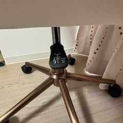 アイボリー ダイヤモンドキルティング デスクチェア 白　椅子の画像