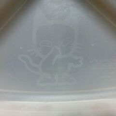 ライオン　猫トイレ　コーナー用三角　美品ほぼ未使用+ねこ砂1個の画像