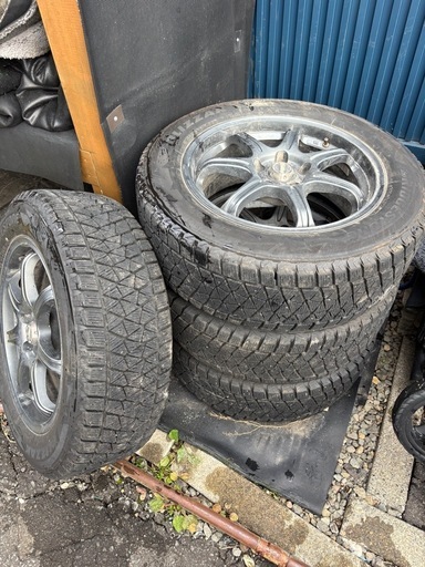 225/60R17スタッドレス4本ホイール付き