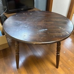 ダイニングテーブルの画像