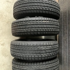スタッドレスタイヤホイールセット　ヨコハマ　アイスガードSUVG075　215/70R16の画像
