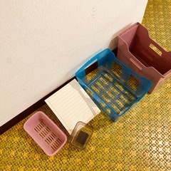 まとめて　プラスチックの雑貨の画像