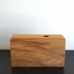 手作り木材製の花瓶の画像