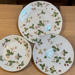 A7178【ウェッジウッド】ワイルドストロベリー リー 4点セット 黒壺 カップ ソーサーの画像