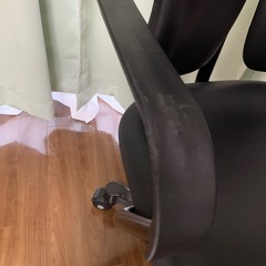 ニトリ　デュオレスト ゲーミングチェア オフィスチェア ドットブラック 姿勢サポート ヘッドレスト付きの画像