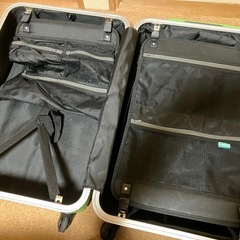 スーツケース　キャリーケースの画像