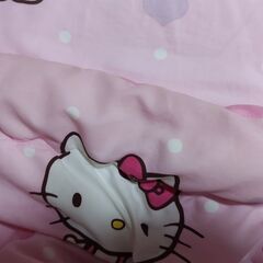 [無料]サンリオキティー布団+枕カバーを譲ります。の画像