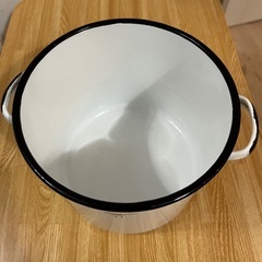 ホーロー鍋の画像