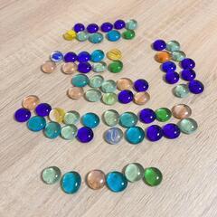ガラスナキッド　円形ガラスビーズ 66個　ハンドメイド　ガラス細工の画像