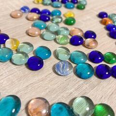 ガラスナキッド　円形ガラスビーズ 66個　ハンドメイド　ガラス細工の画像