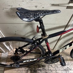 FUJI クロスバイク アルミフレーム 黒・赤・白の画像